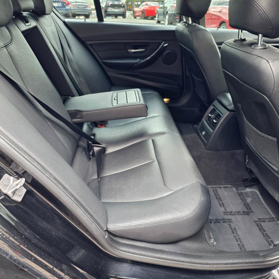 Used 2017 BMW 320i xDrive Sedan AWD/4WD image 27