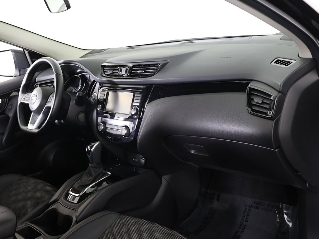 Used 2022 Nissan Rogue Sport SV w/ Technology Package image 27