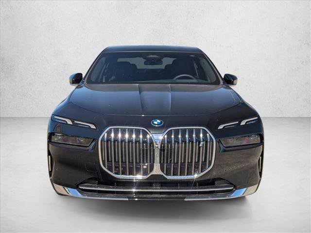 Used 2025 BMW i7 eDrive50 w/ Premium Package image 2