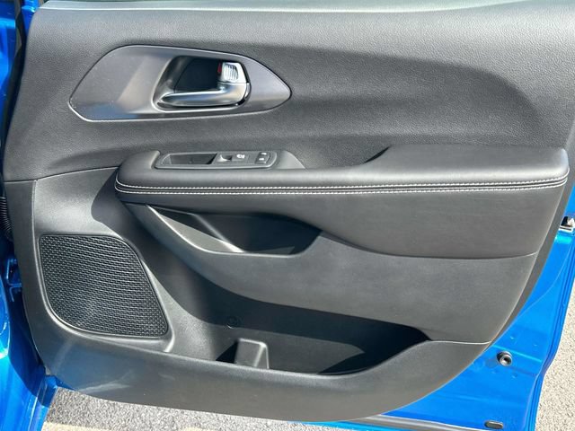 New 2026 Chrysler Pacifica Select FWD image 23