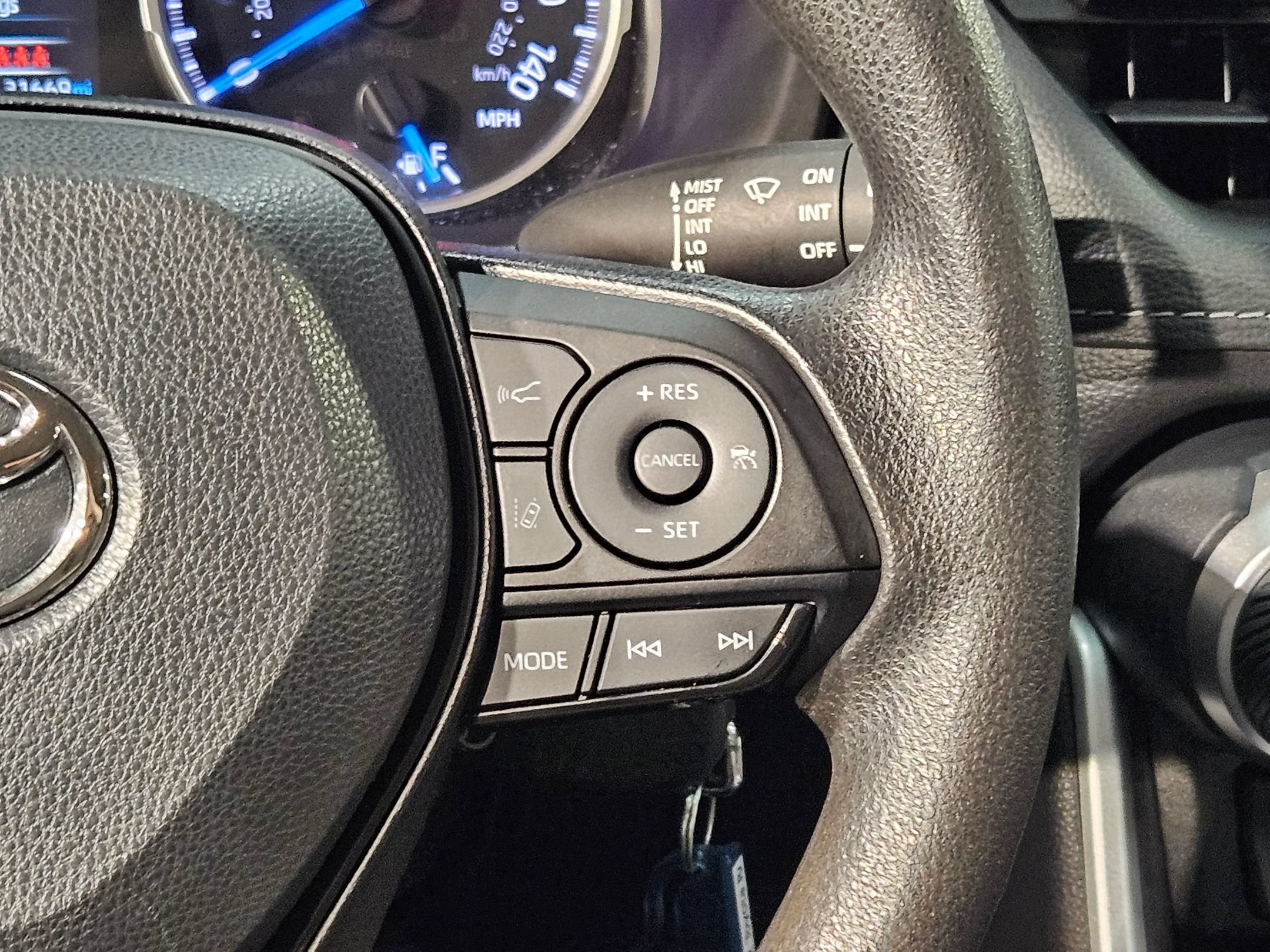 Used 2022 Toyota RAV4 LE AWD/4WD image 27