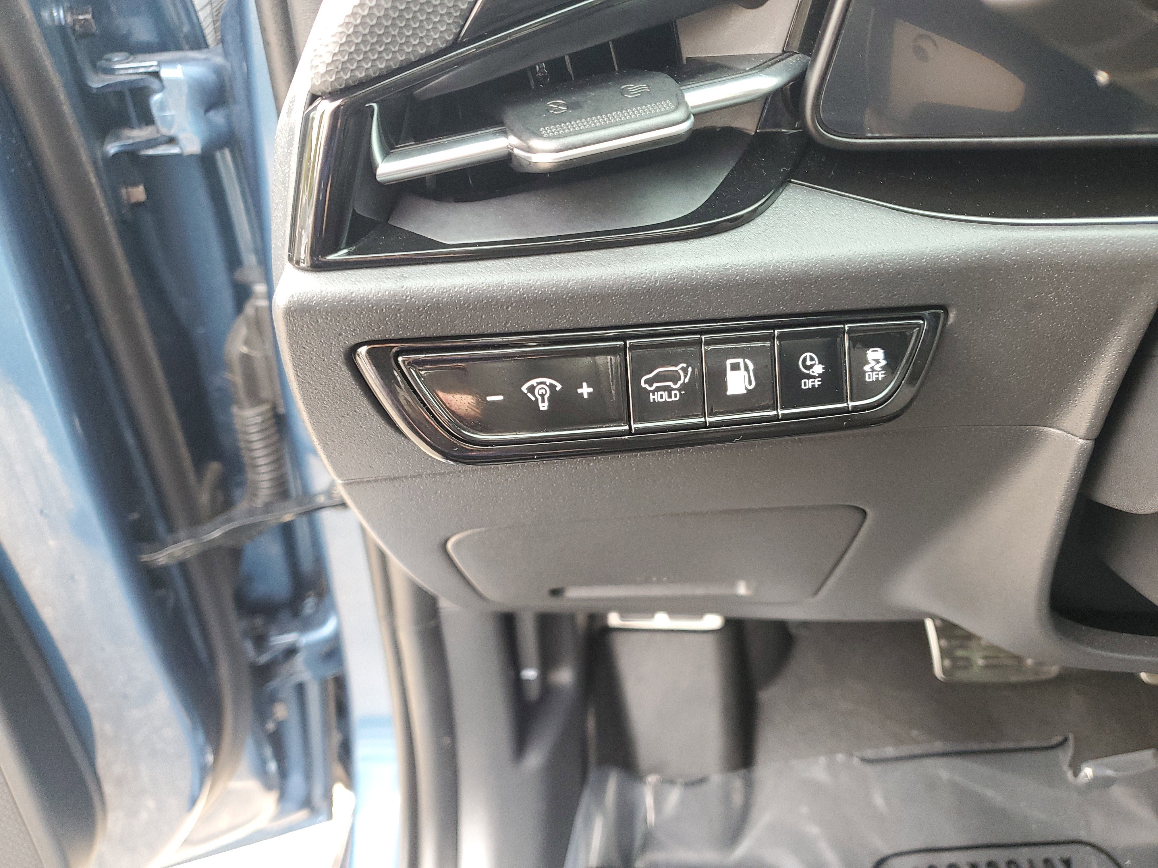 Certified 2024 Kia Niro SX Touring image 32