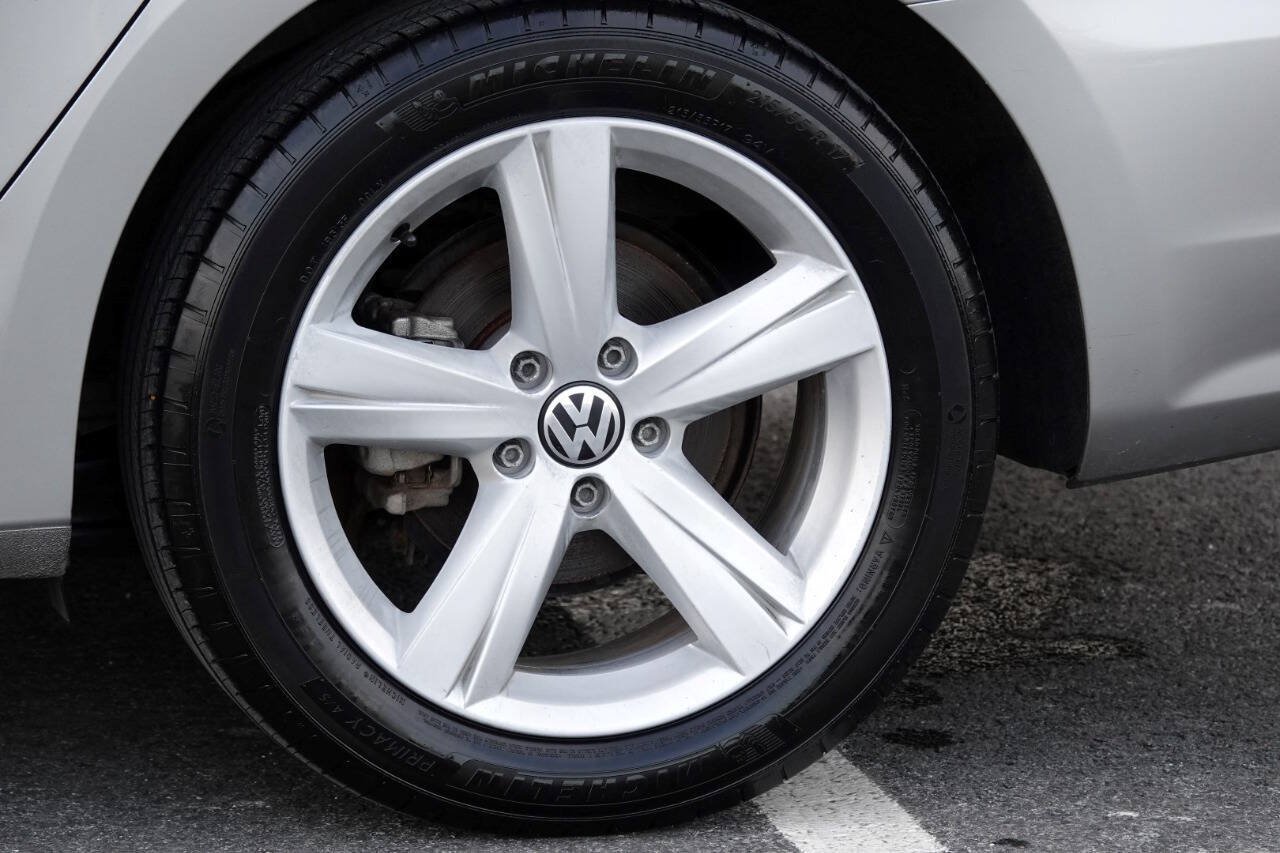 Used 2012 Volkswagen Passat TDI SE FWD image 42