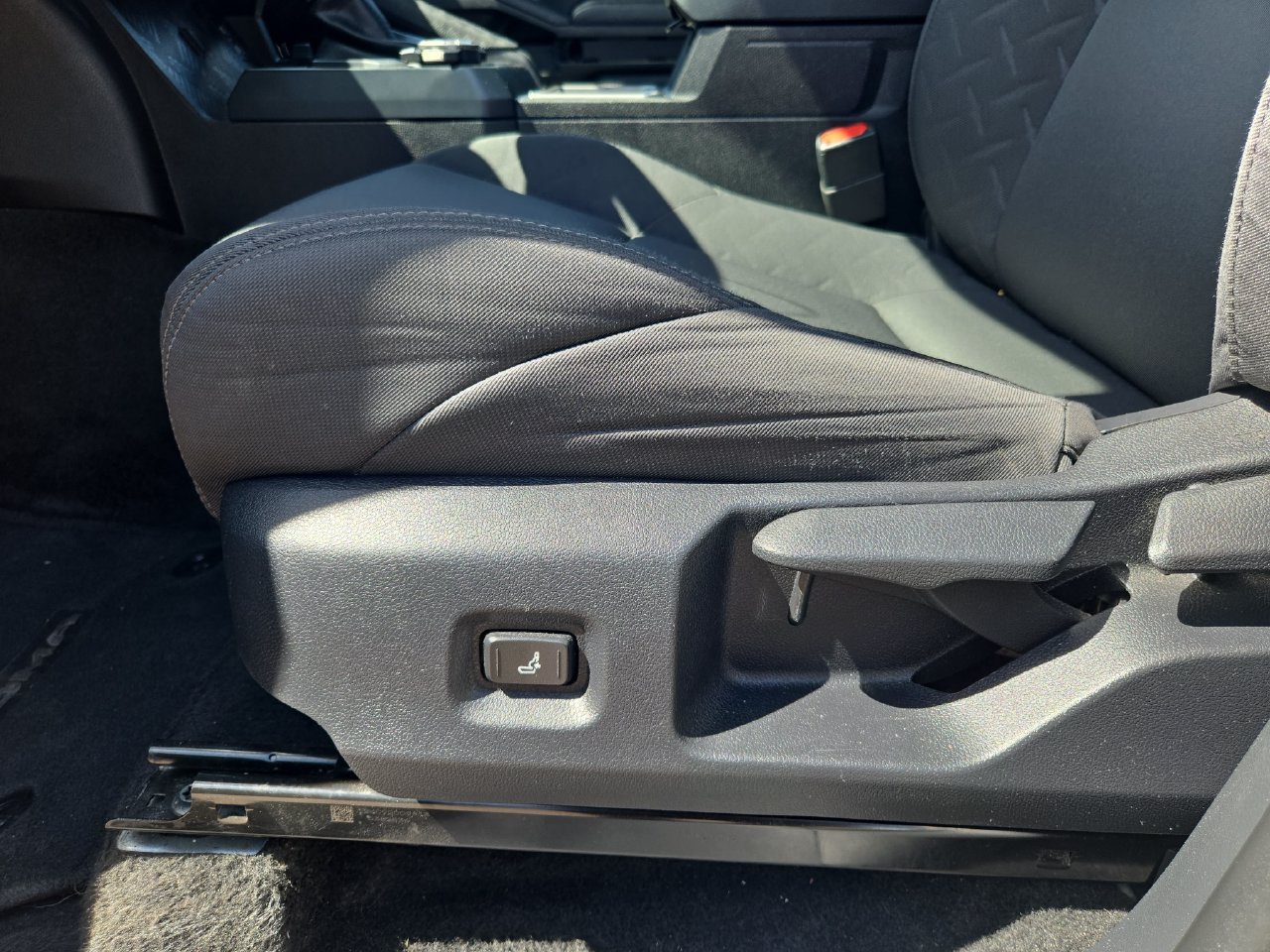Used 2024 Toyota Tacoma SR5 AWD/4WD image 24