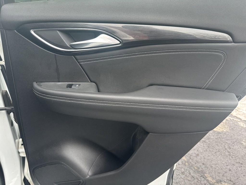 Used 2021 Buick Envision Essence w/ Sport Touring Package image 57