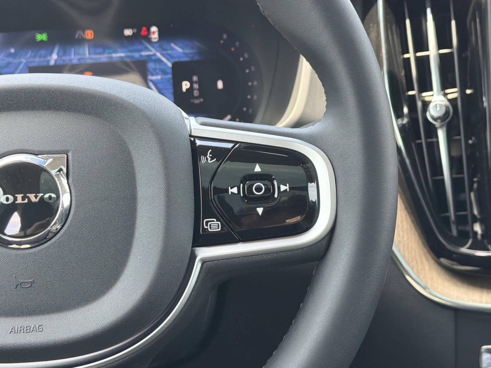 New 2026 Volvo XC60 B5 Plus w/ Climate Package AWD/4WD image 9