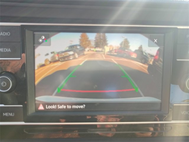 Used 2021 Volkswagen Jetta SE w/ SE Cold Weather Package image 4