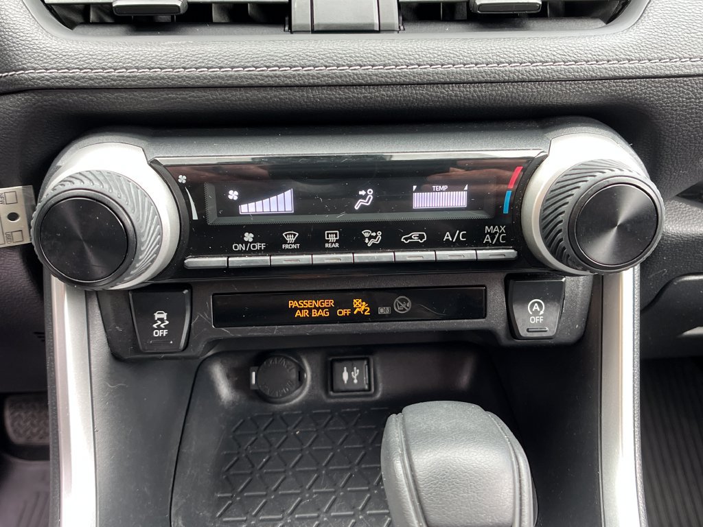 Used 2019 Toyota RAV4 LE w/ All Weather Liner Package AWD/4WD image 17