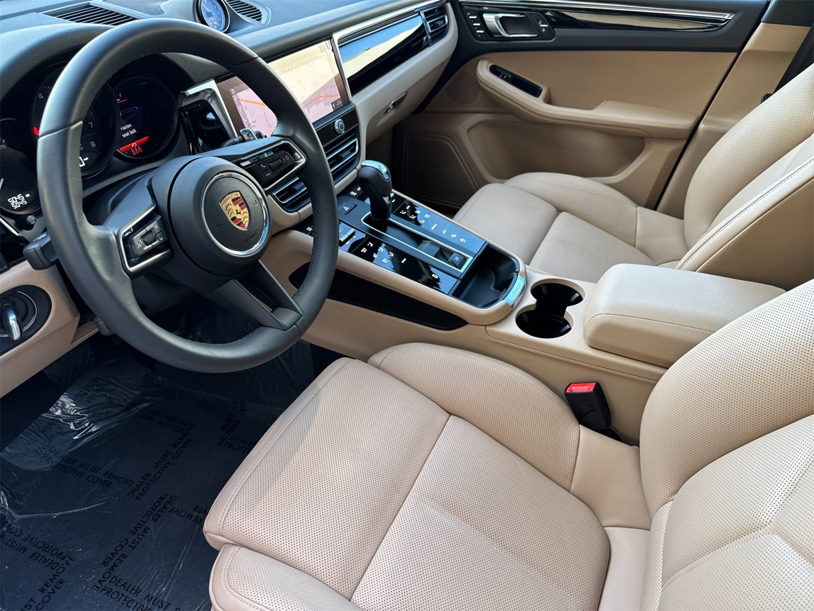 Used 2025 Porsche Macan image 4