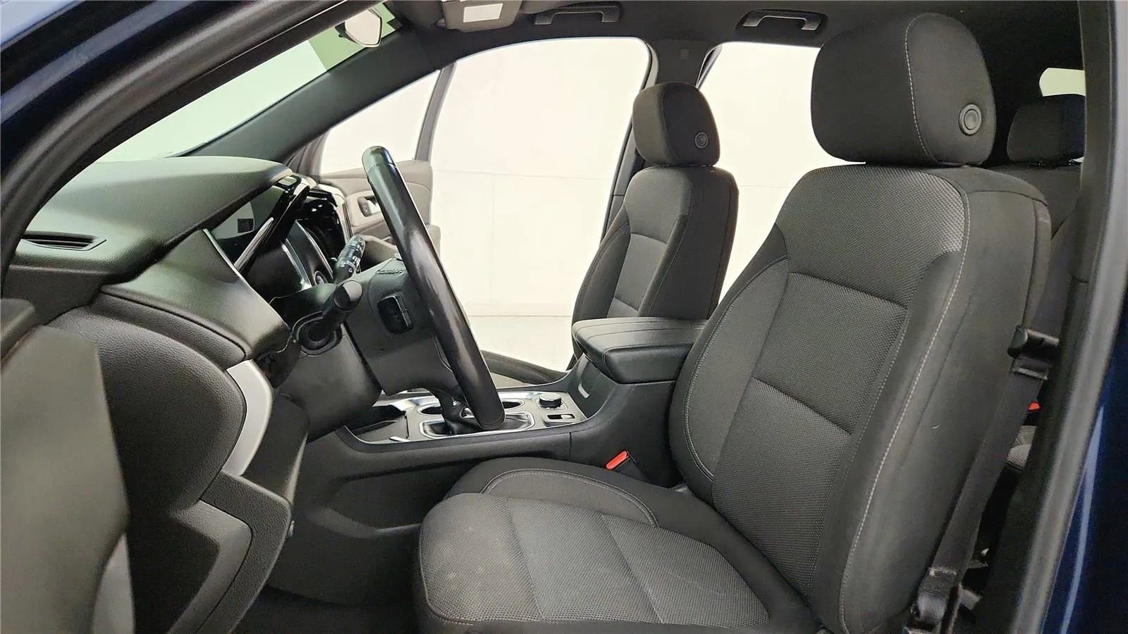 Used 2022 Chevrolet Traverse LT image 28