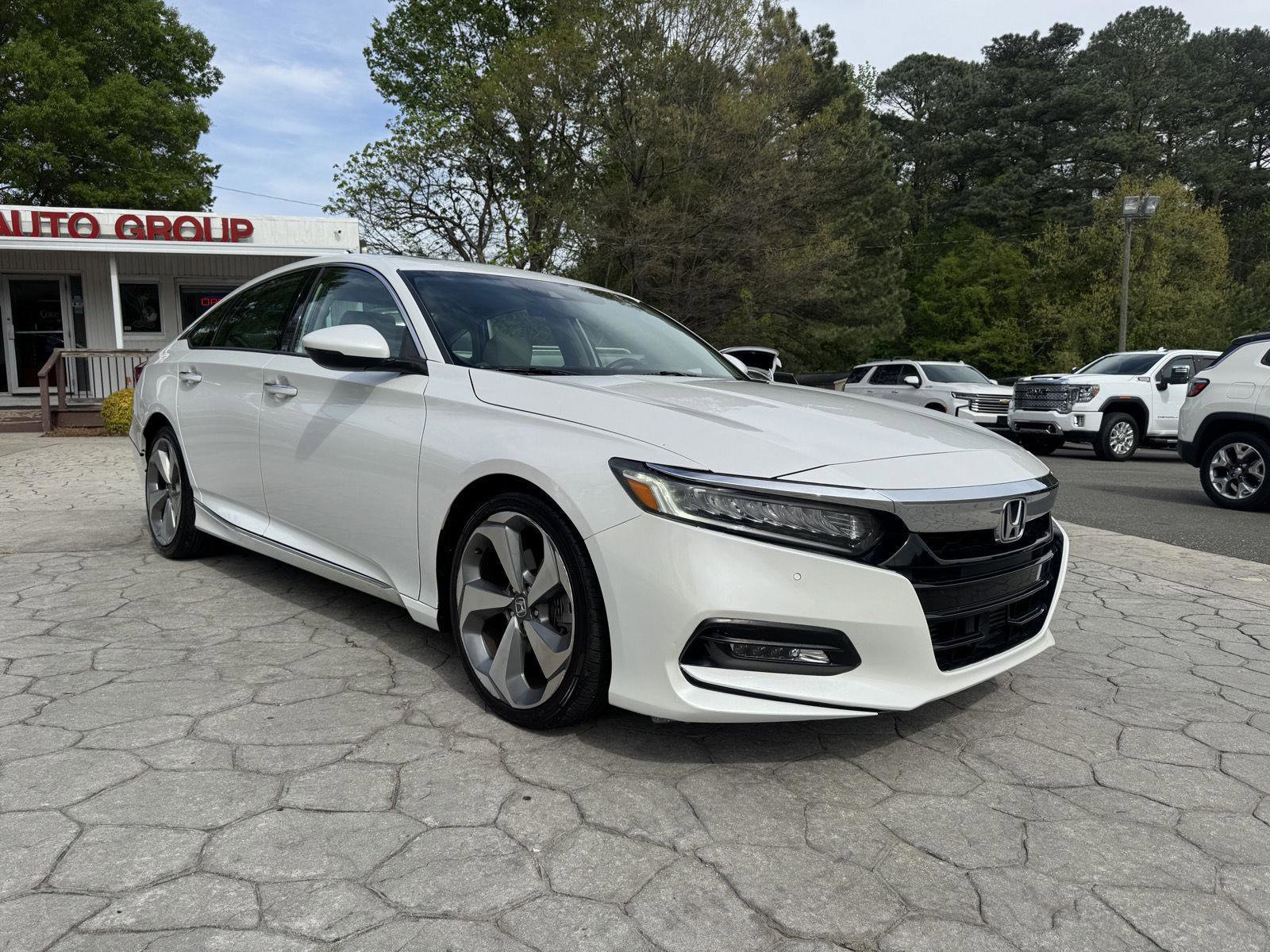 Used 2018 Honda Accord Touring image 1