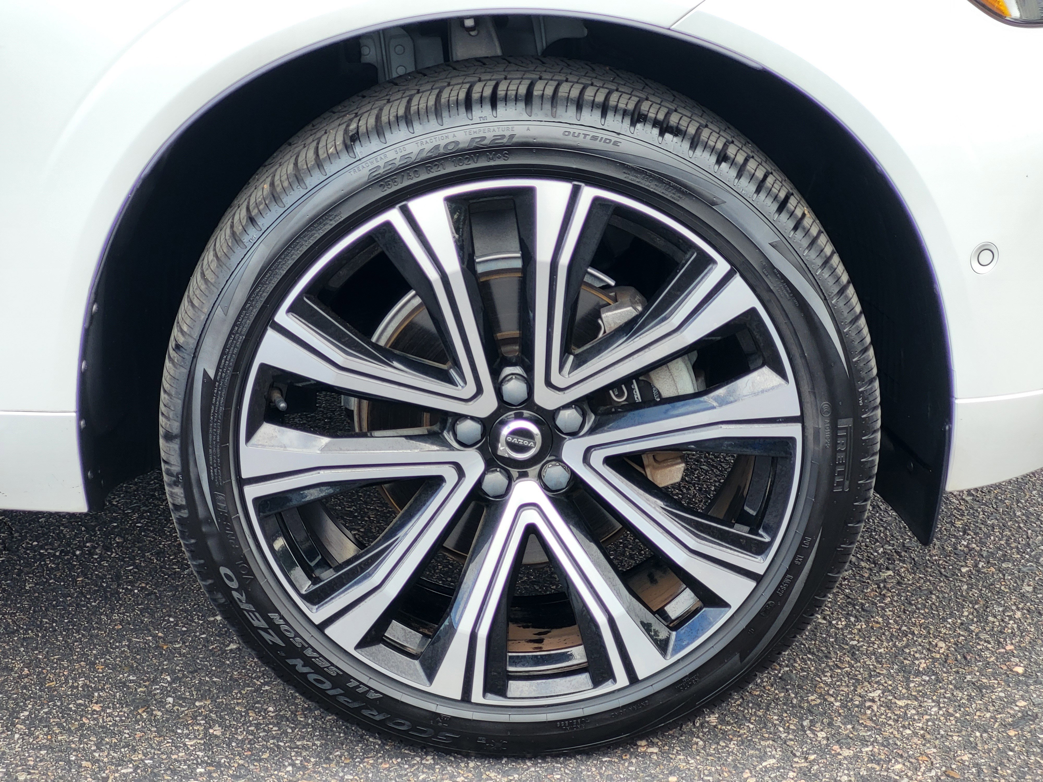 Certified 2023 Volvo XC60 B5 Ultimate w/ Protection Package Premier AWD/4WD image 8