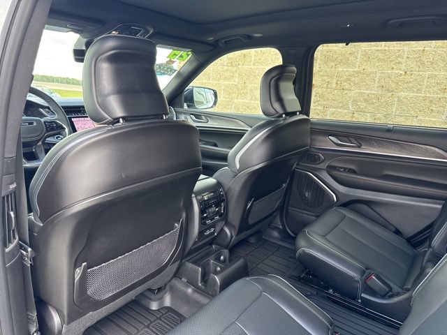 Used 2025 Jeep Grand Cherokee L Overland w/ Luxury Tech Group IV AWD/4WD image 13