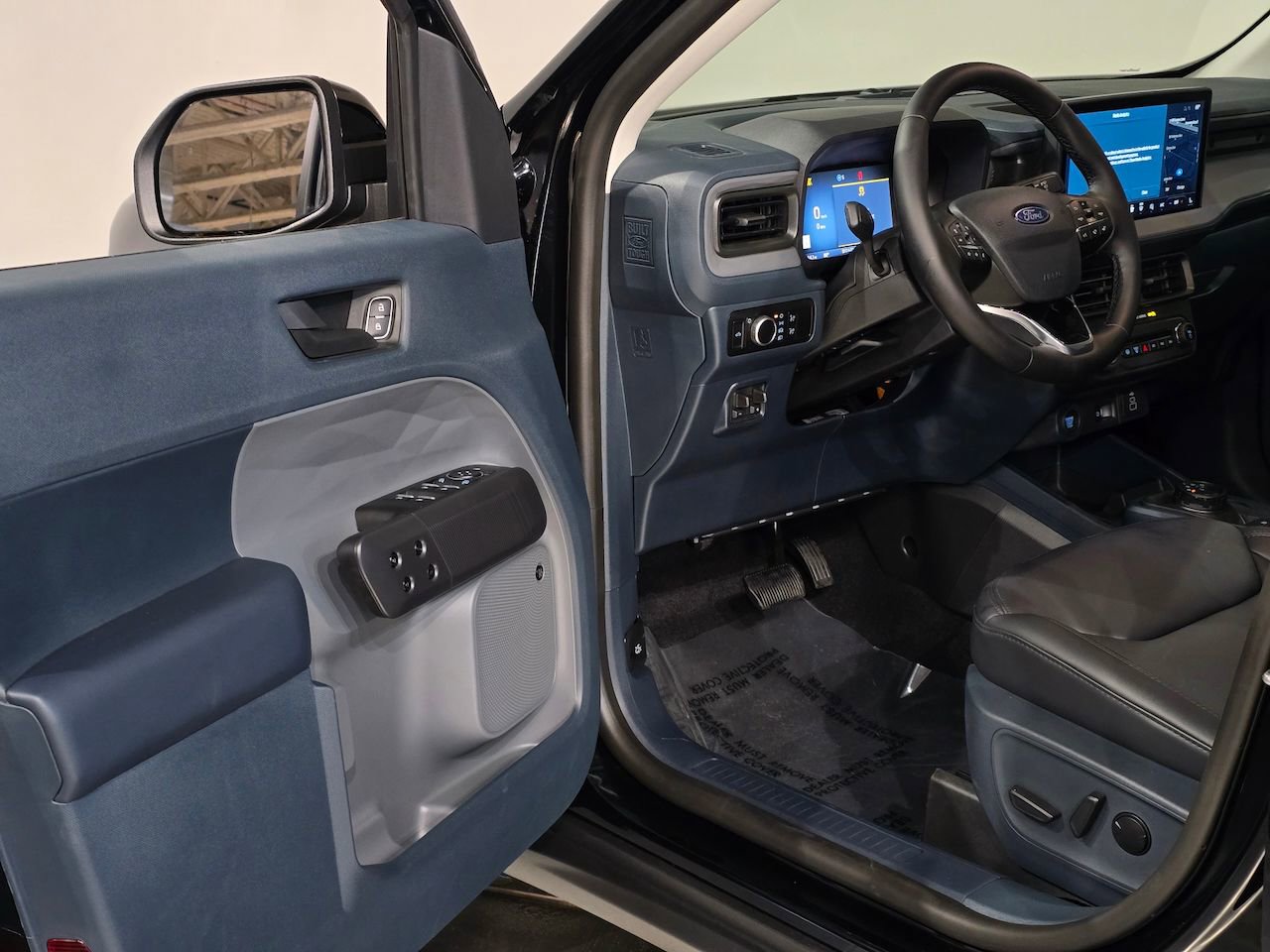 New 2025 Ford Maverick Lariat w/ Black Appearance Package image 16