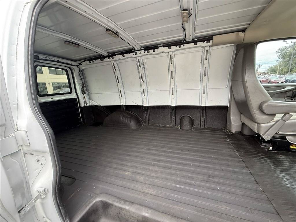 Used 2015 Chevrolet Express 2500 RWD image 10
