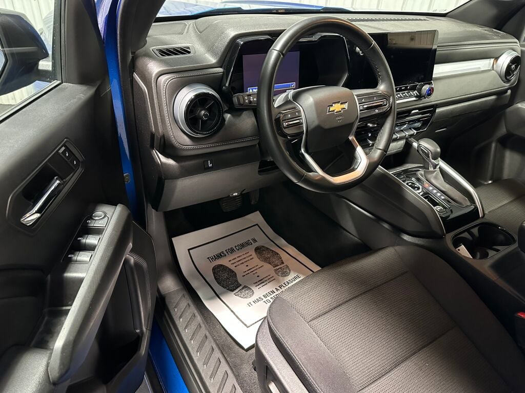 Used 2023 Chevrolet Colorado LT w/ LT Convenience Package II AWD/4WD image 6
