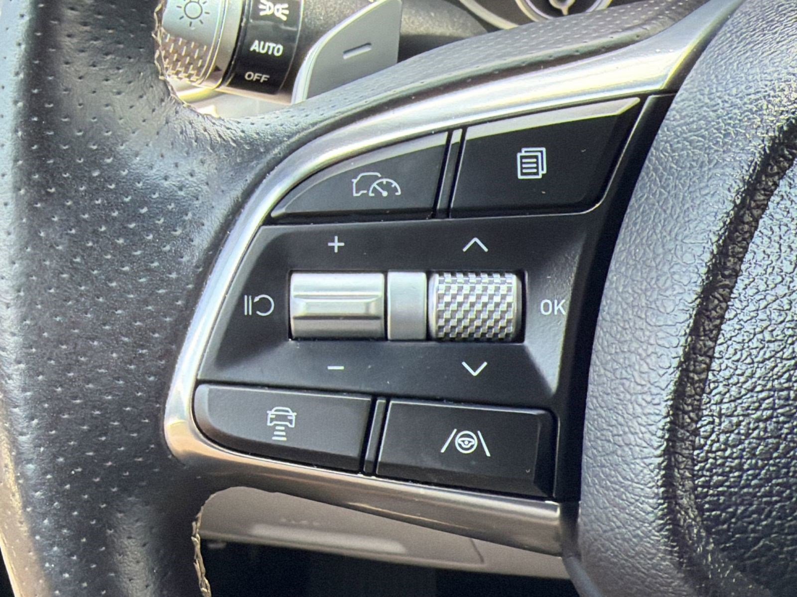 Used 2025 Genesis G70 2.5T image 16