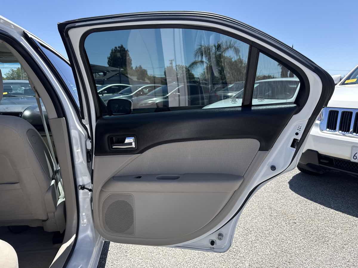 Used 2009 Ford Fusion SEL FWD image 19