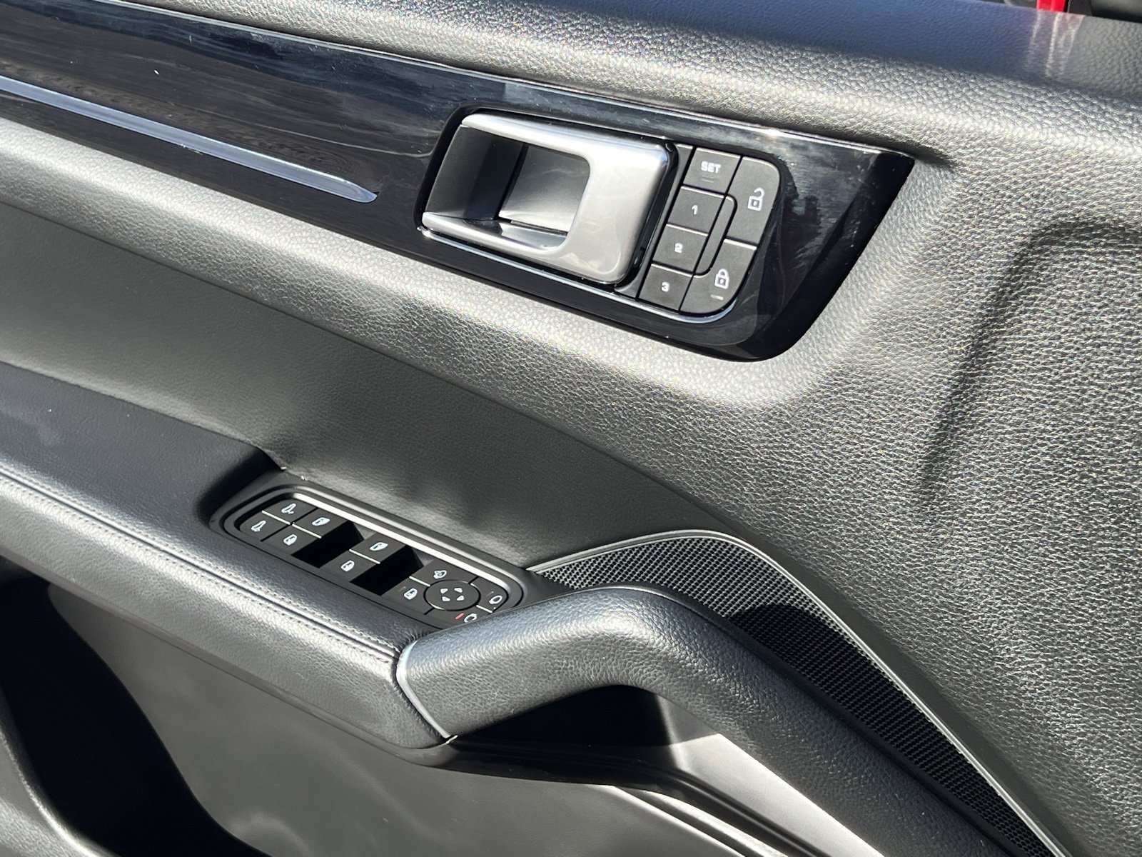 Certified 2023 Porsche Cayenne Coupe image 32