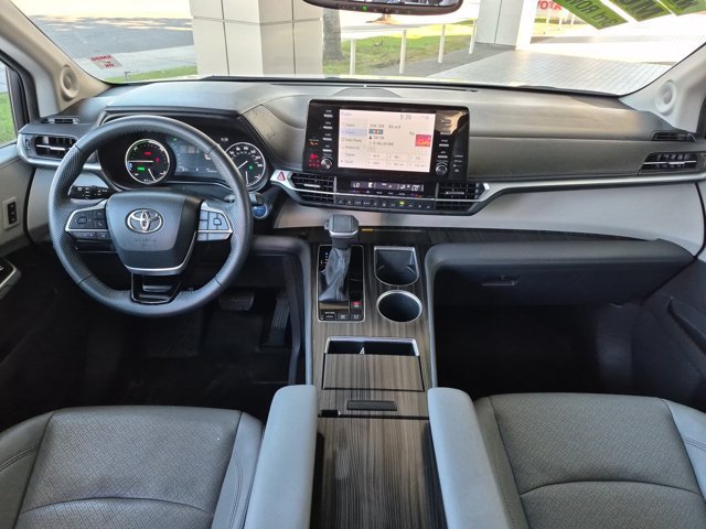 Used 2022 Toyota Sienna Limited AWD/4WD image 15