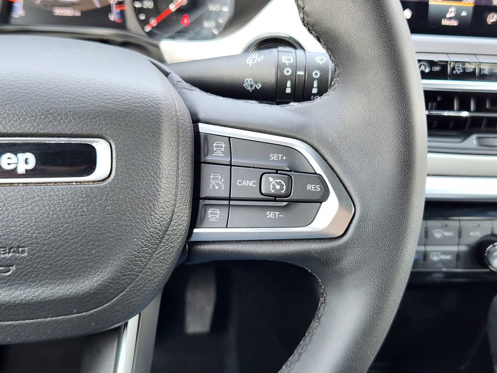 Used 2025 Jeep Compass Limited AWD/4WD image 19