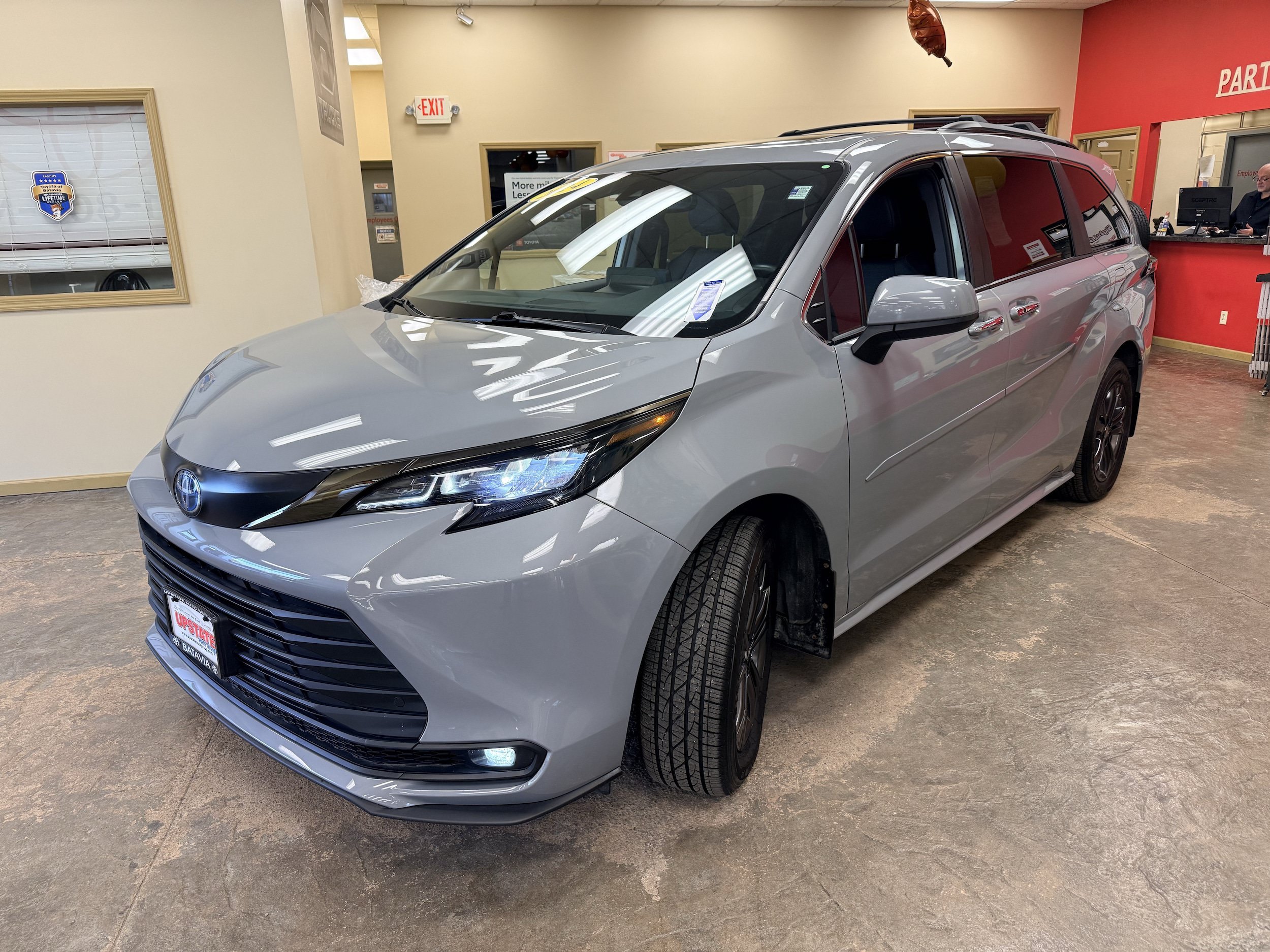 Used 2024 Toyota Sienna XLE Woodland Edition AWD/4WD image 3