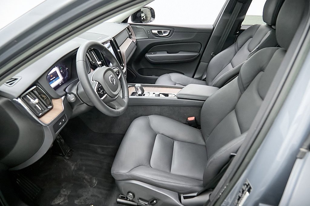 Certified 2023 Volvo XC60 T8 Plus w/ Climate Package image 14