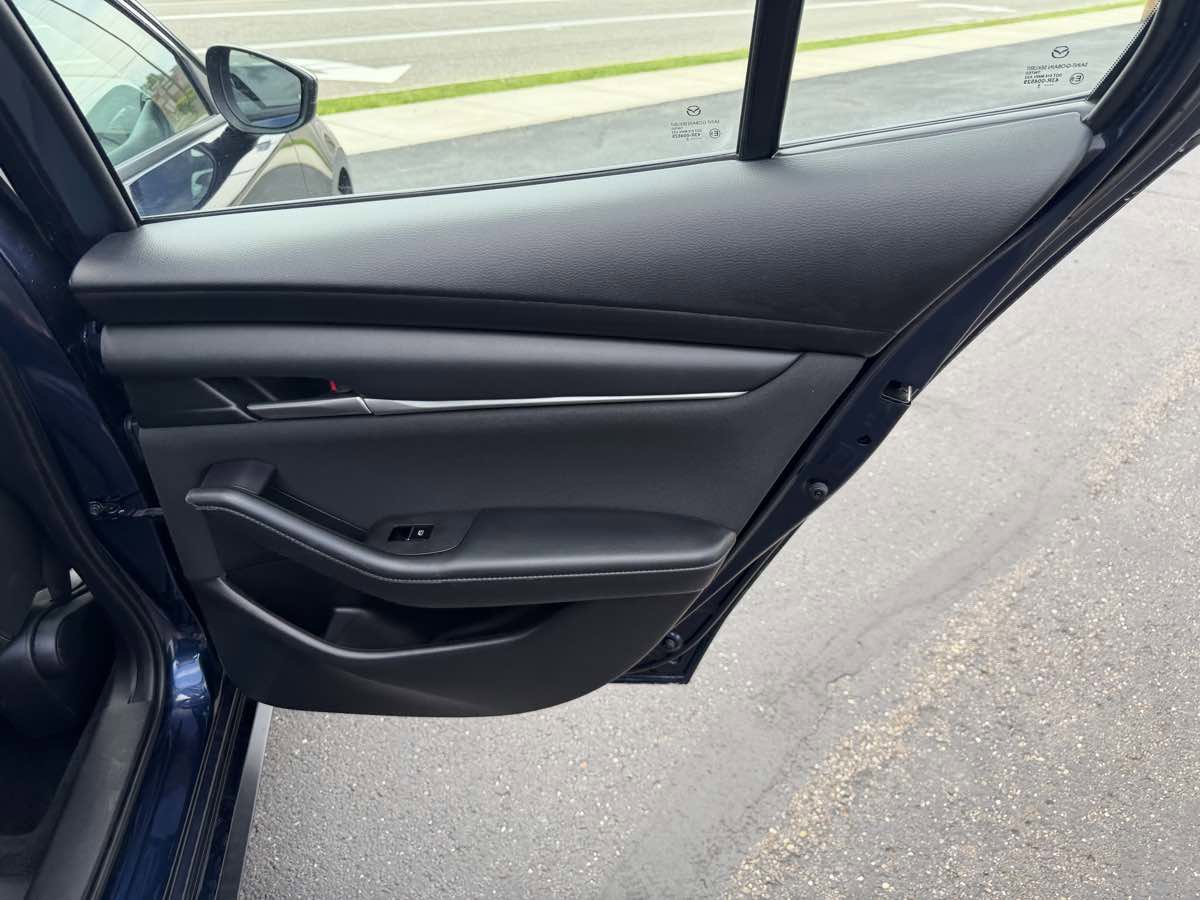 Used 2020 MAZDA MAZDA3 Sedan FWD image 16
