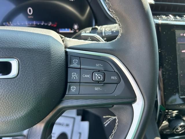 Used 2023 Jeep Grand Cherokee Altitude image 21