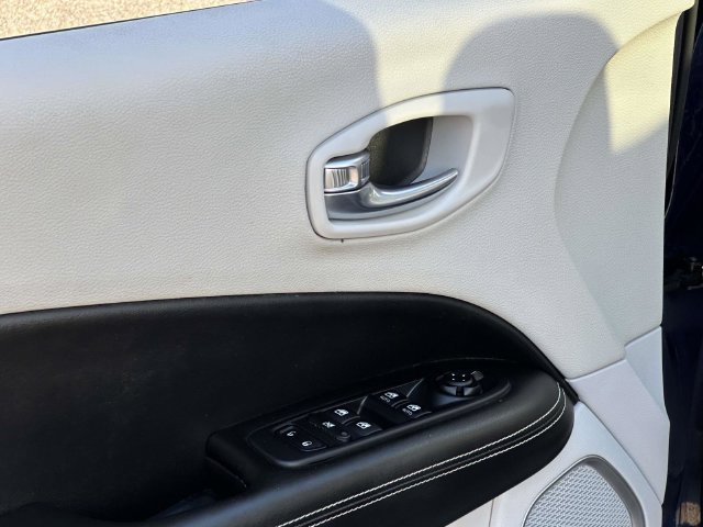 Used 2019 Jeep Compass Latitude w/ Popular Equipment Group AWD/4WD image 18
