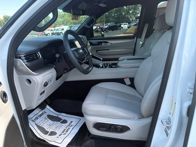 Used 2025 Jeep Wagoneer Series II AWD/4WD image 9
