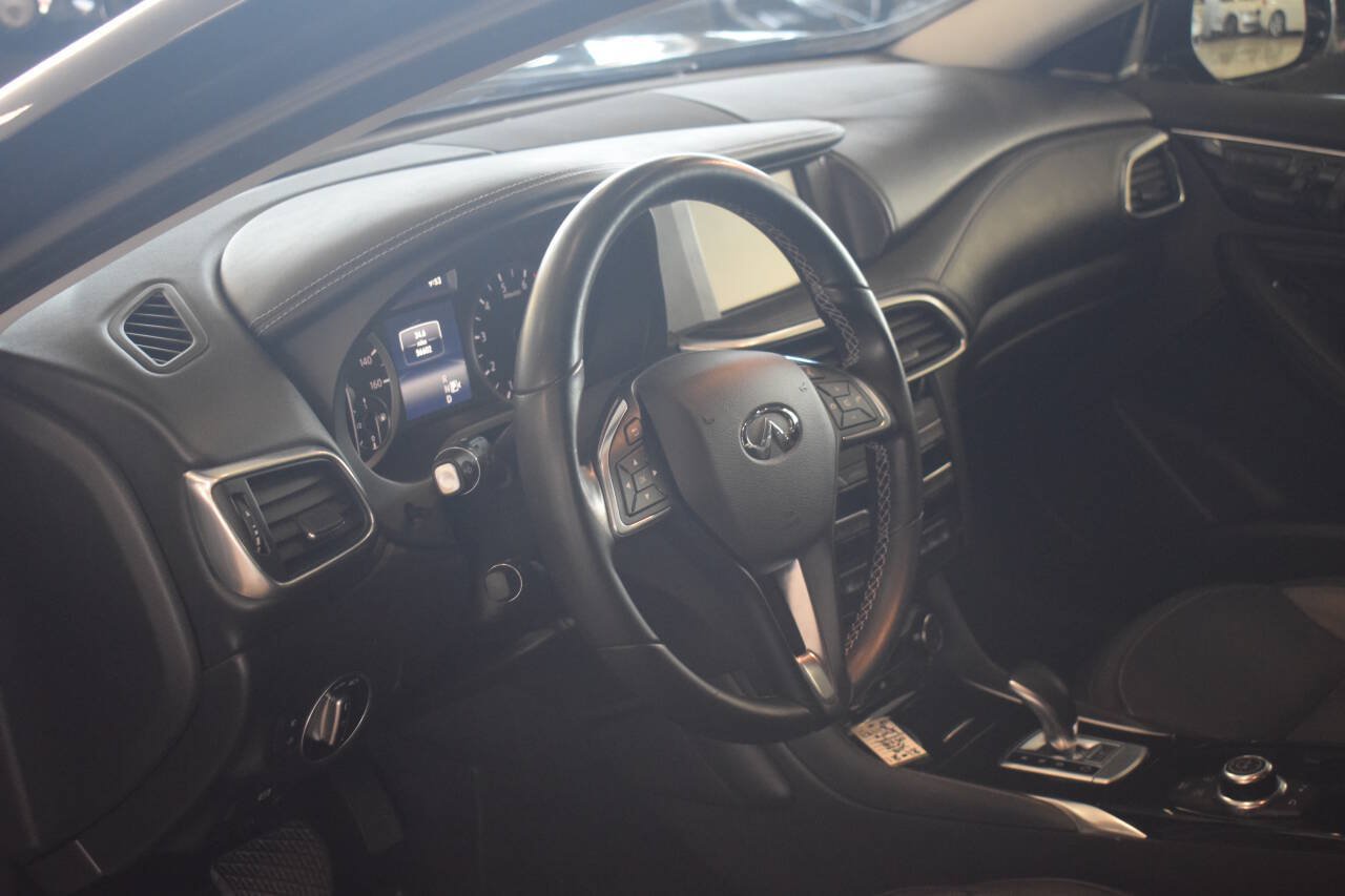 Used 2018 INFINITI QX30 Premium w/ Navigation Package AWD/4WD image 36