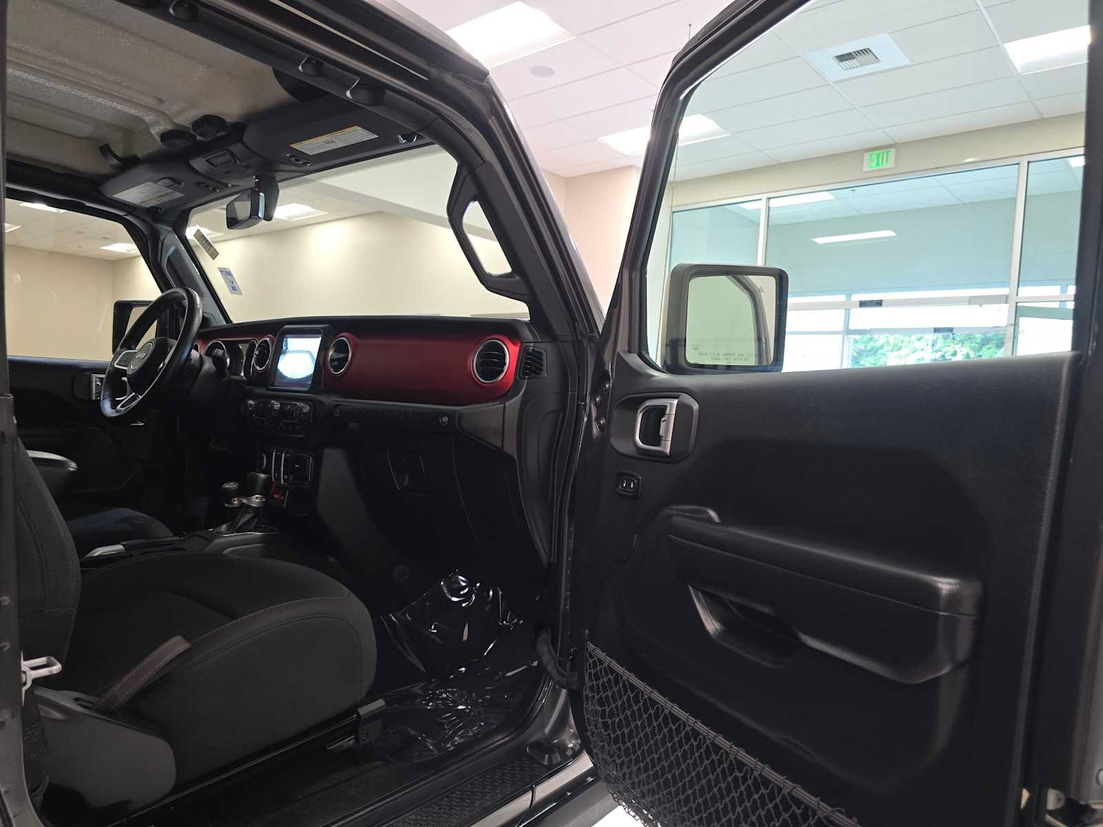 Used 2018 Jeep Wrangler Rubicon AWD/4WD image 26
