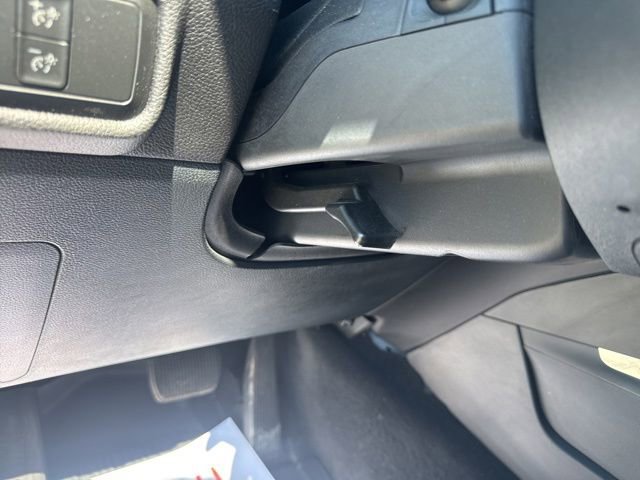 Used 2022 Ford Explorer XLT w/ Equipment Group 202A AWD/4WD image 22
