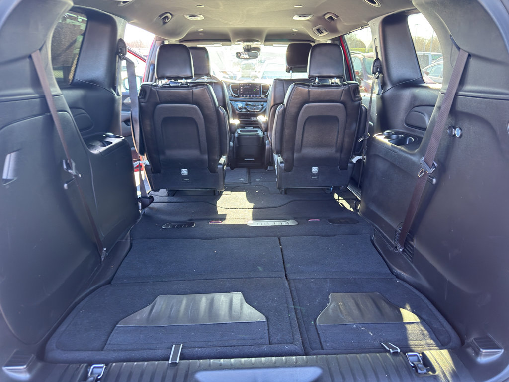 Used 2025 Chrysler Pacifica Select FWD image 36