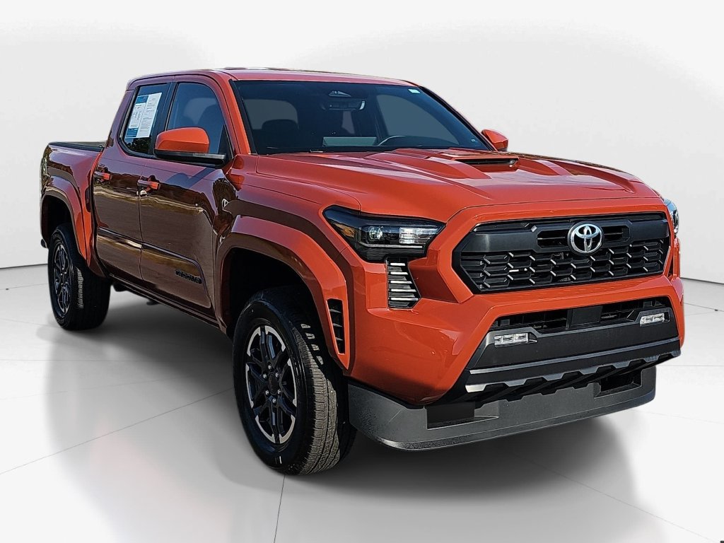 Used 2025 Toyota Tacoma TRD Sport AWD/4WD image 3