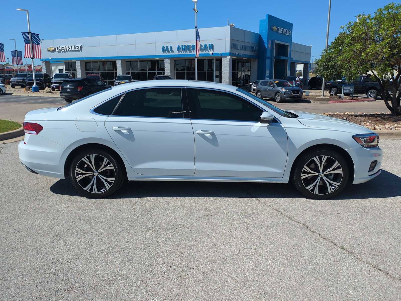 Used 2022 Volkswagen Passat 2.0T SE image 9