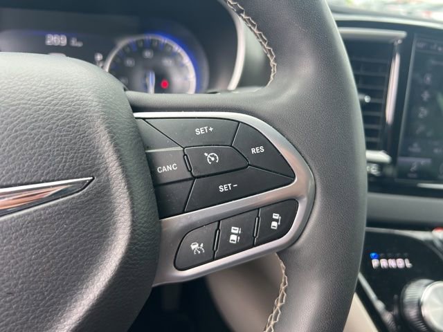 Used 2024 Chrysler Pacifica Touring-L image 16