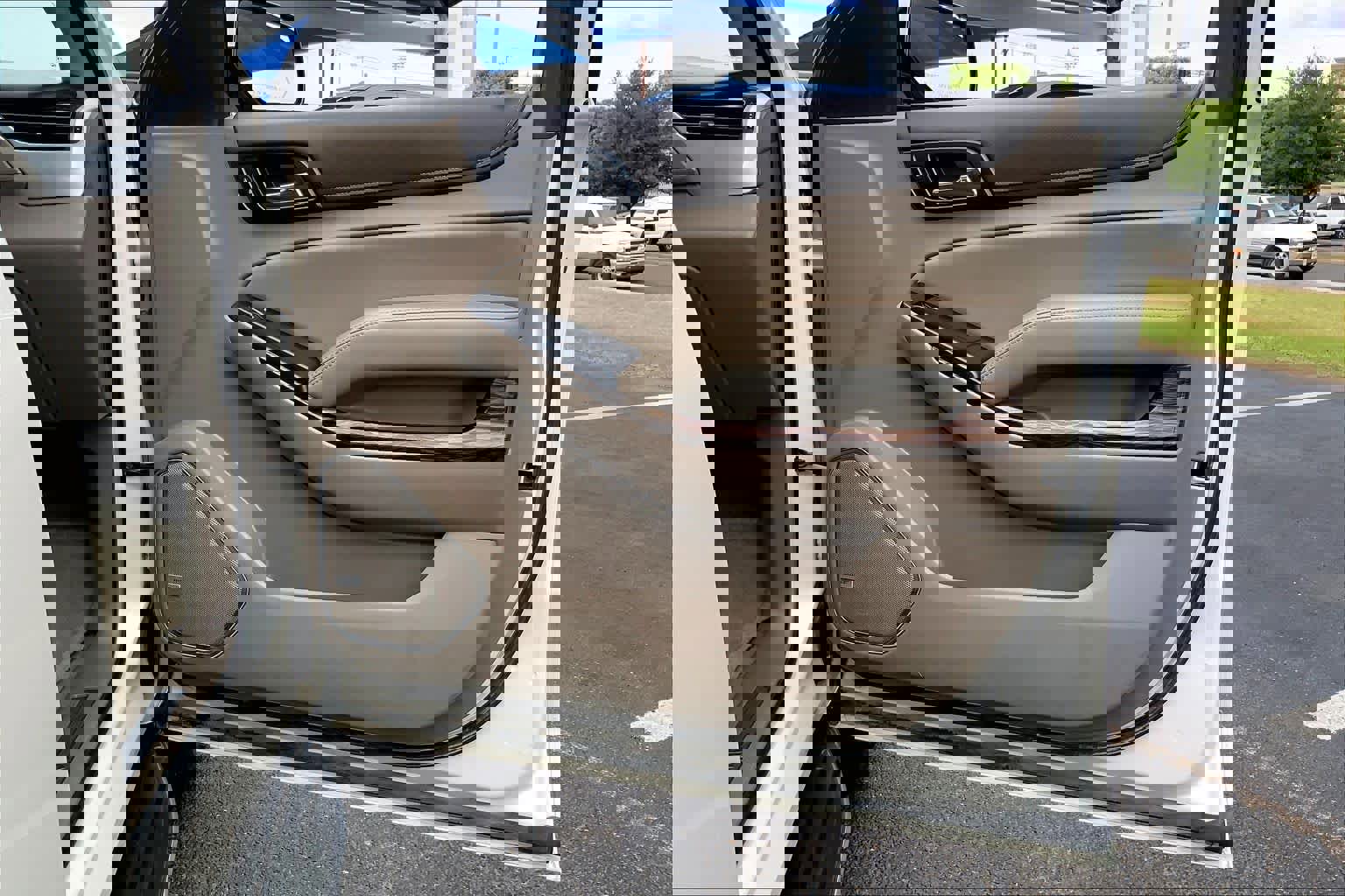 Used 2015 GMC Yukon XL SLT w/ Open Road Package AWD/4WD image 23