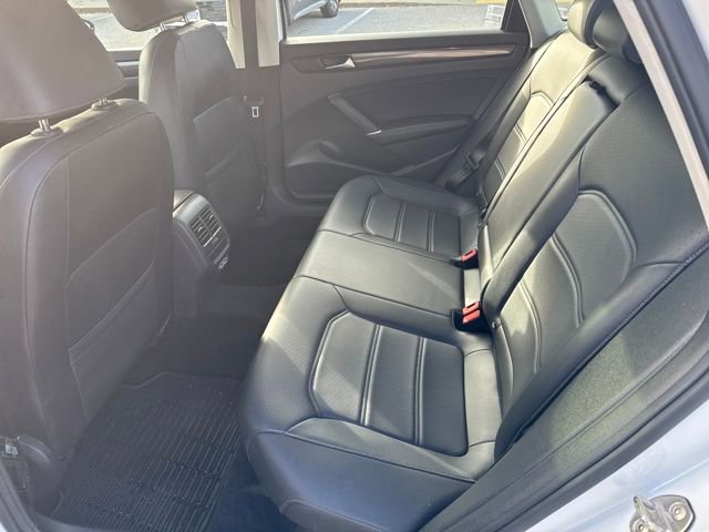 Certified 2020 Volkswagen Passat 2.0T R-Line image 31