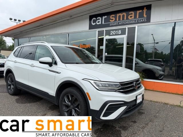 Used 2023 Volkswagen Tiguan SE AWD/4WD image 1