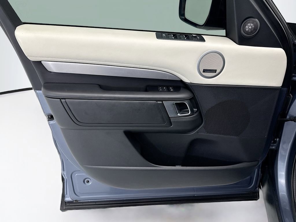 Used 2022 Land Rover Discovery HSE R-Dynamic AWD/4WD image 24