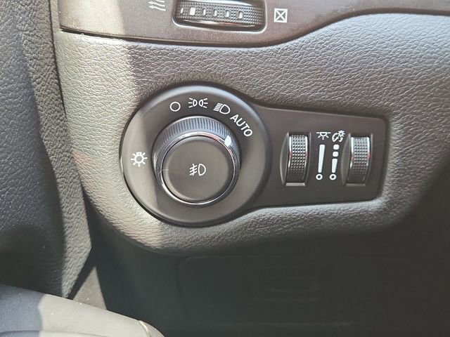 Used 2020 Jeep Cherokee Trailhawk image 18