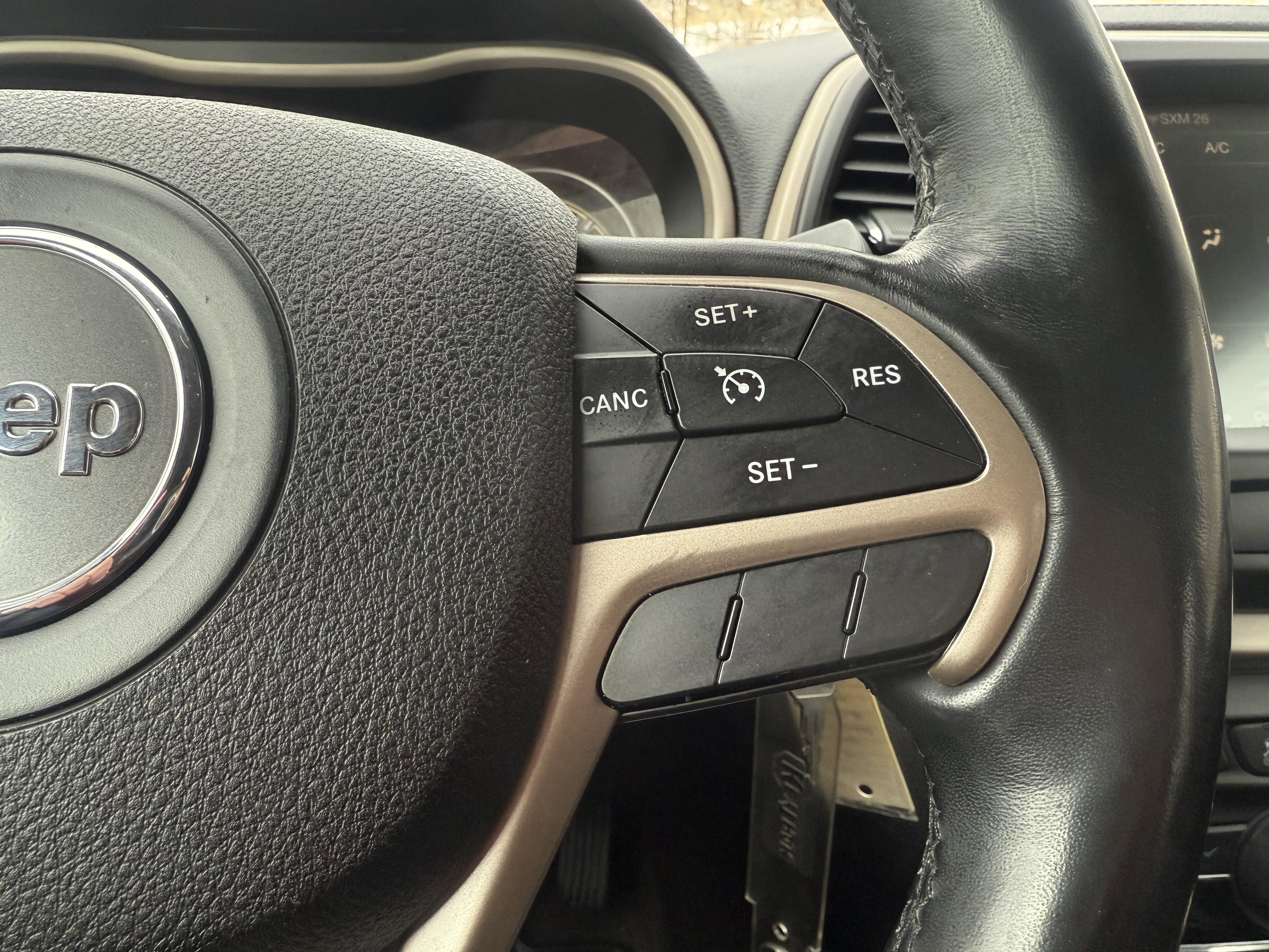 Used 2017 Jeep Cherokee Latitude w/ Cold Weather Group image 19