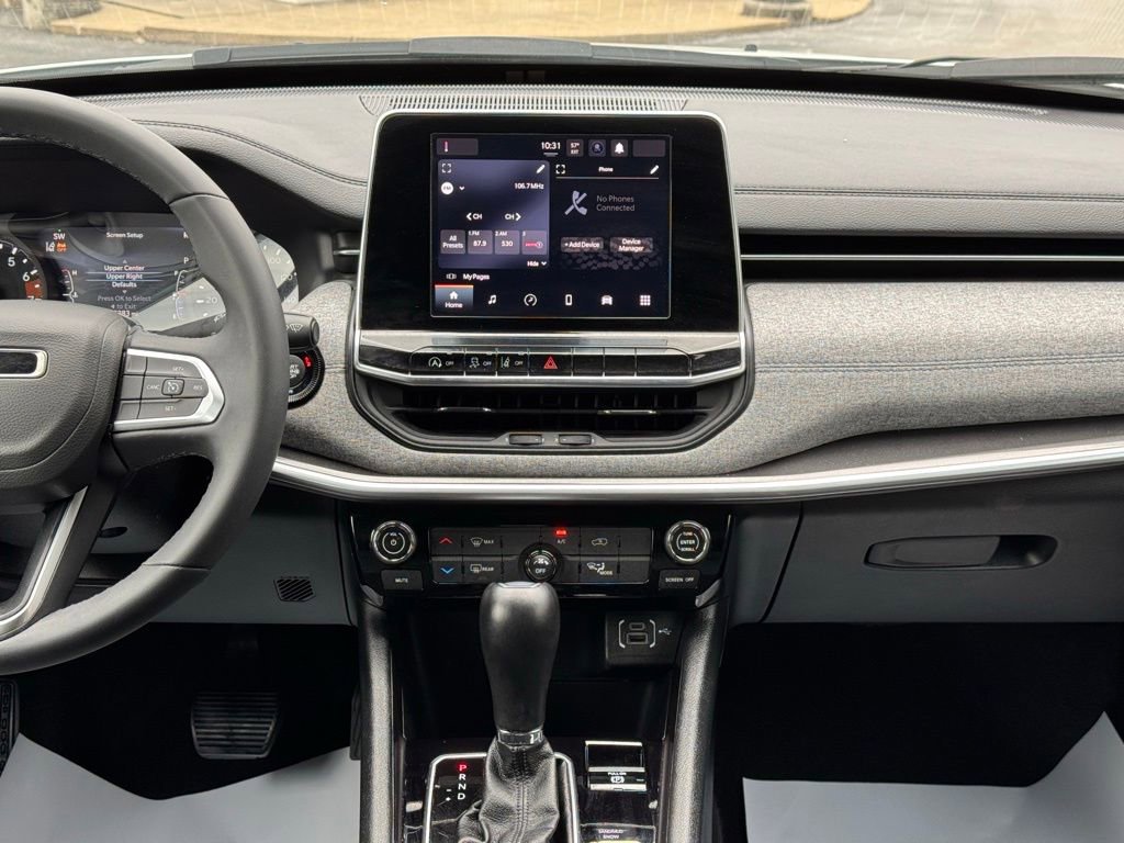 Used 2025 Jeep Compass Latitude image 21