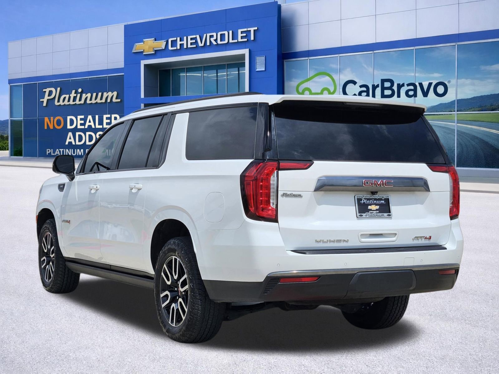 Used 2024 GMC Yukon XL AT4 w/ AT4 Premium Package AWD/4WD image 4