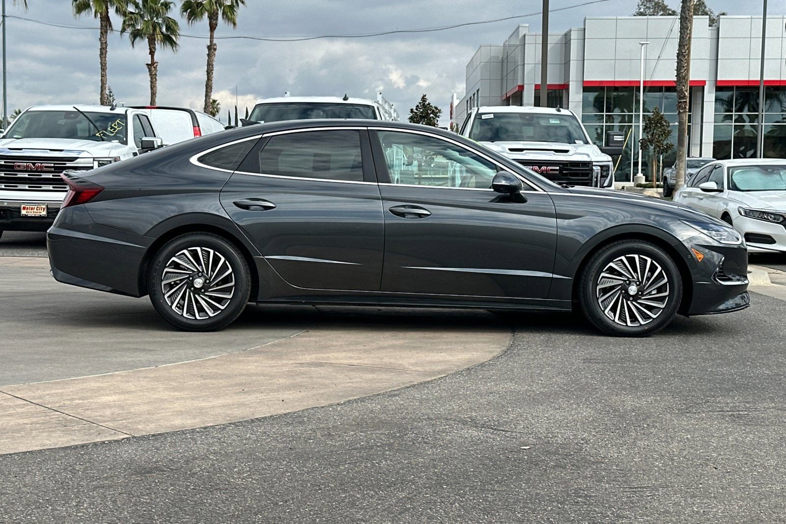 Used 2023 Hyundai Sonata Limited image 3