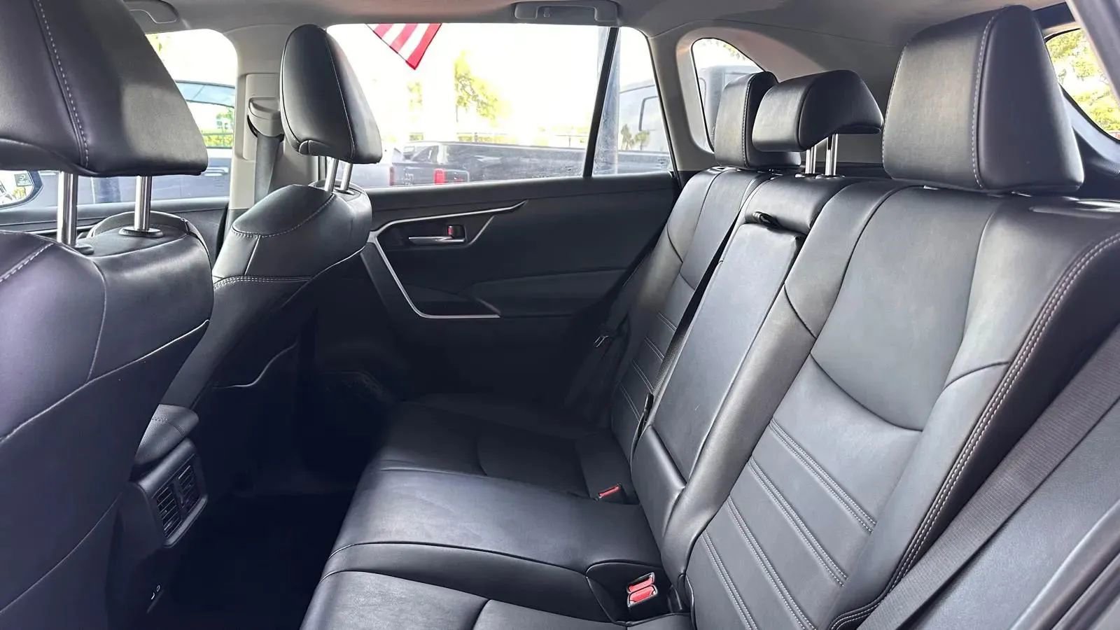 Used 2023 Toyota RAV4 XLE Premium image 6