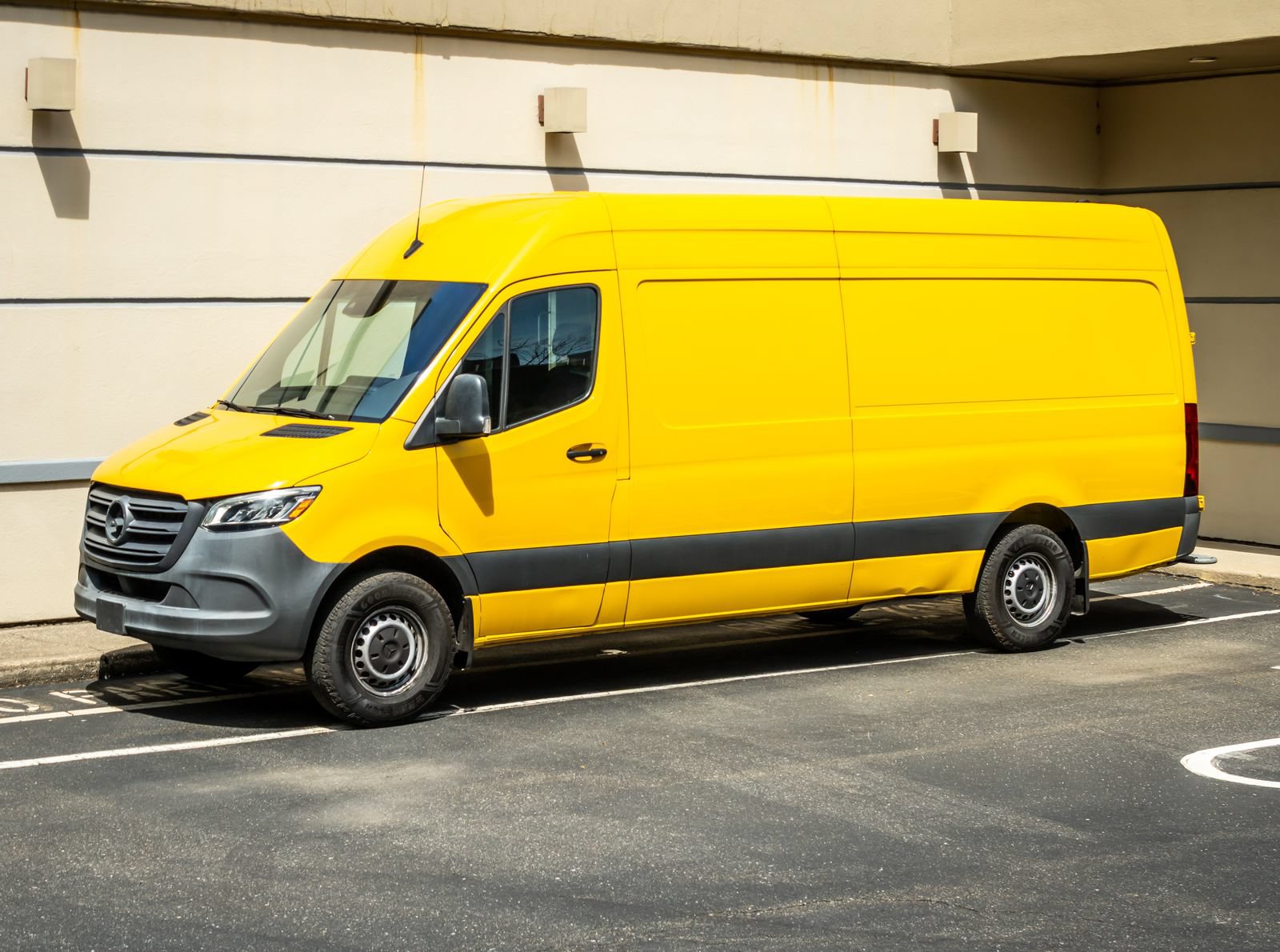 Used 2021 Mercedes-Benz Sprinter 2500 image 3