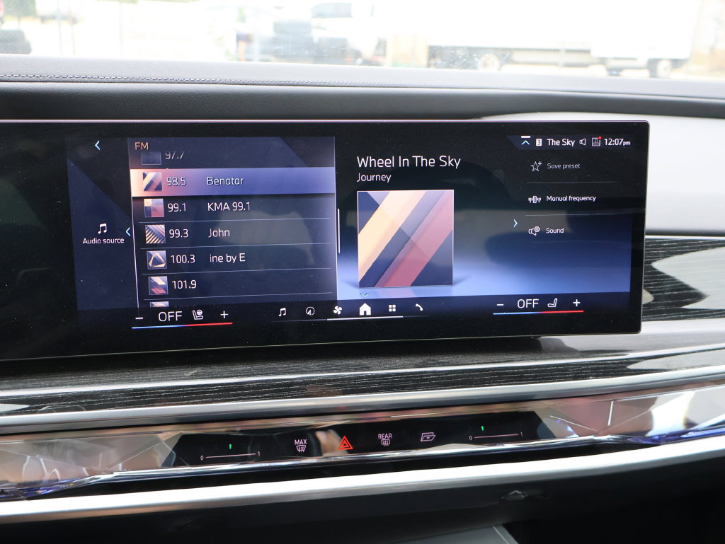 Certified 2026 BMW 740i xDrive AWD/4WD image 29